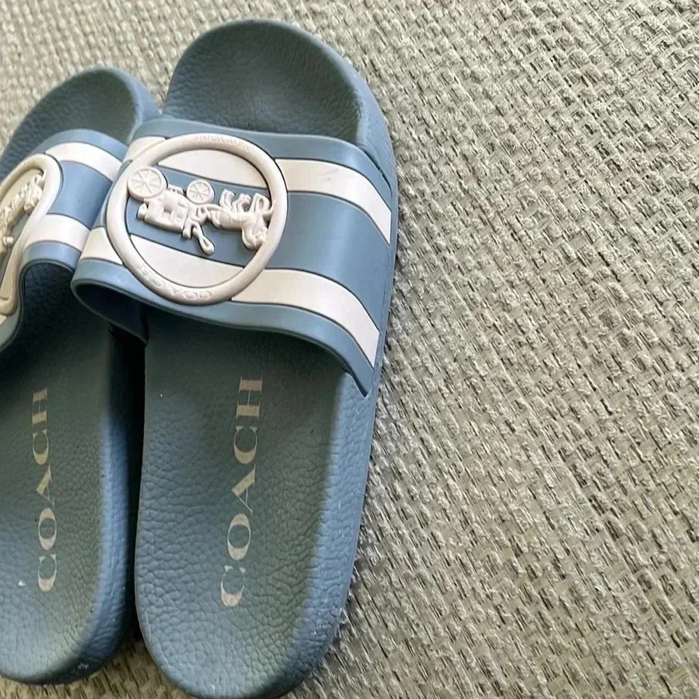 COACH ULI HC SPORT SLIDE WITH HORSE AND CARRIGE PRINT size 7 - Picture 2 of 4
